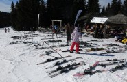 Neporpisno odložene skije